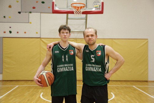 „Fotokos“ buvo du naudingiausi žaidėjai (nr. 11 Tomas Šalna ir nr. 5 Aivis Radlinskas). 