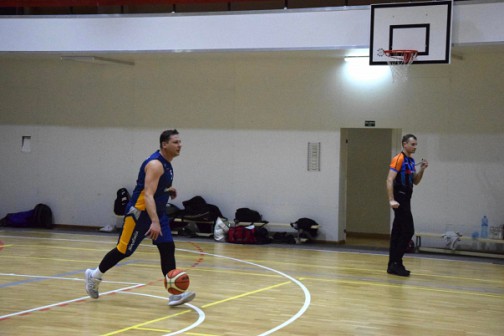 ,,TPA" atstovas Darius Gervickas (nuotraukoje su kamuoliu) įmesdamas net 7 tritaškius priminė už ką jis yra vertinamas visą savo krepšininko karjerą. 