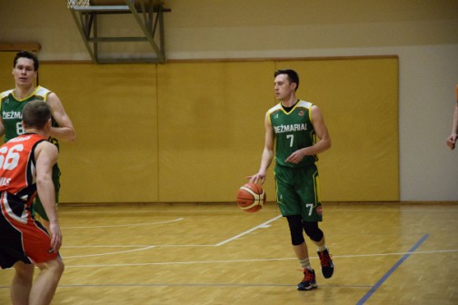 ,,Žiežmariai" žaidėjas Lukas Jurkevičius (nr.7 žali marškinėliai) labiausiai prisidėjo prie komandos pergalės. 