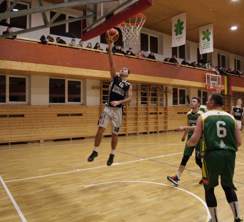 Lukas Martinkus (atakuoja krepšį) buvo naudingiausias šių rungtynių žaidėjas. 