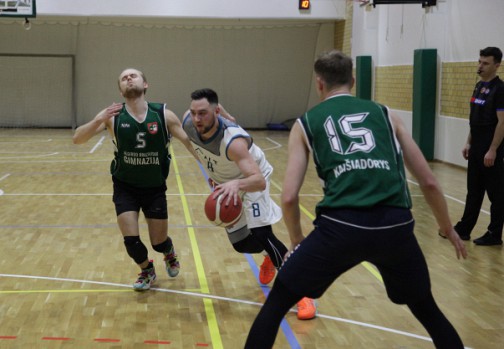 Dainius Palčiauskas (nuotraukoje su kamuoliu) buvo naudingiausias nugalėtojų komandos žaidėjas. 