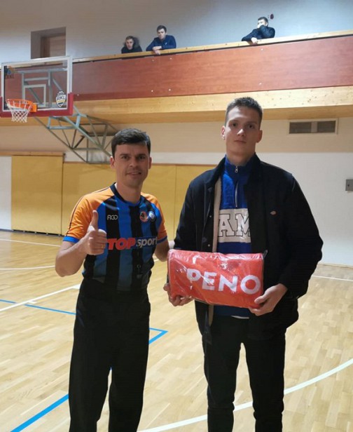Prieš rungtynes VI turo naudingiausias žaidėjas ,,TPA" komandą atstovaujantis Ignas Mikulis buvo įteiktos  lygos rėmėjų ,,Penosil" dovanos. 
