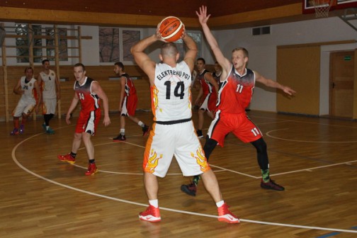 A. Ivanauskas (Nr. 11) šiais metais rungtyniauja labai solidžiai ir užtikrintai, o jo vedama komanda KK "Statyba-Geosoma" dar nesuklupo šiame čempionate.