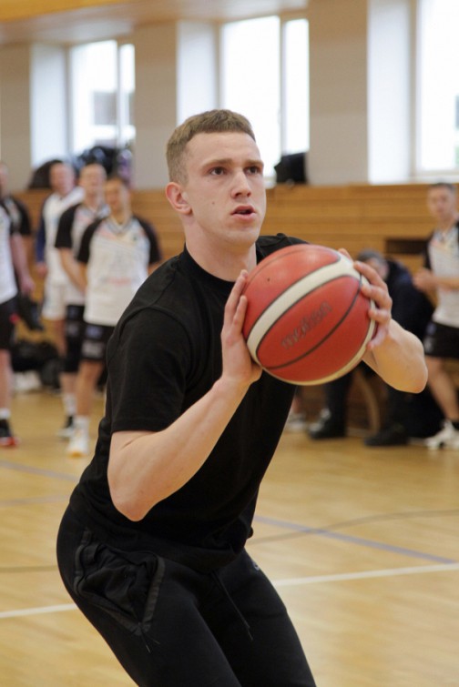Puikias rungtynes sužaidęs Arnas Gauba padėjo komandai „AlterNetas“ įveikti praėjusių metų lygos Čempionus „Sodyba Aktyvi Ramybė“.