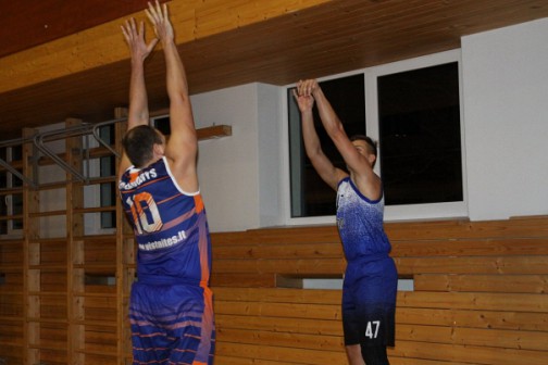 Motiejus Gimžauskas (meta į krepšį) išlindo iš komandos lyderių šešėlio ir padėjo KK "Roda" iškovoti jau šeštą pergalę šiame sezone.