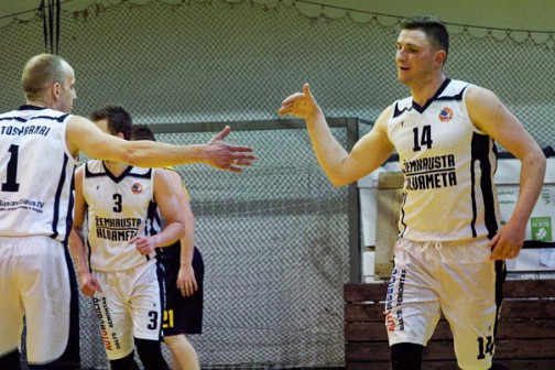 Dar vienas puikias rungtynes sužaidė Nr14 Audrius Jakštonis ("Žemkausta-Alvameta"), surinkęs 25 taškus, atkovojęs 20 atšokusių kamuolių ir surinkęs 36 naudingumo balus.