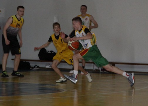 Dviejų jaunųjų lygos talentų mikrodvikova - Nr73 Matas Cibulskis prieš Nr1 Danielius Baslyk. Galbūt vienas iš jų pasieks tokių aukštumų kaip Ramūnas Šiškauskas.