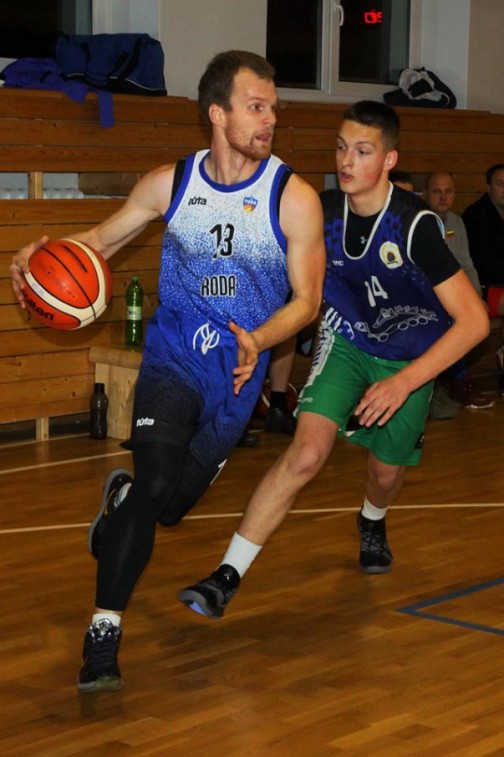 KK ,,Roda" nr. 13 Lukas Aleksiūnas buvo aktyvus abejose aikštės pusėse bei vėl puikiai atliko vidurio puolėjo funkcijas atkovodamas 13 kamuolių. 