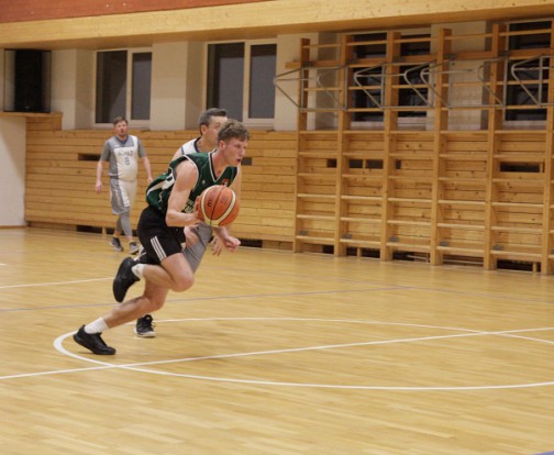 Tomas Šalna (žali marškinėliai su kamuoliu) labiausiai prisidėjo prie savo komandos pergalės. 
