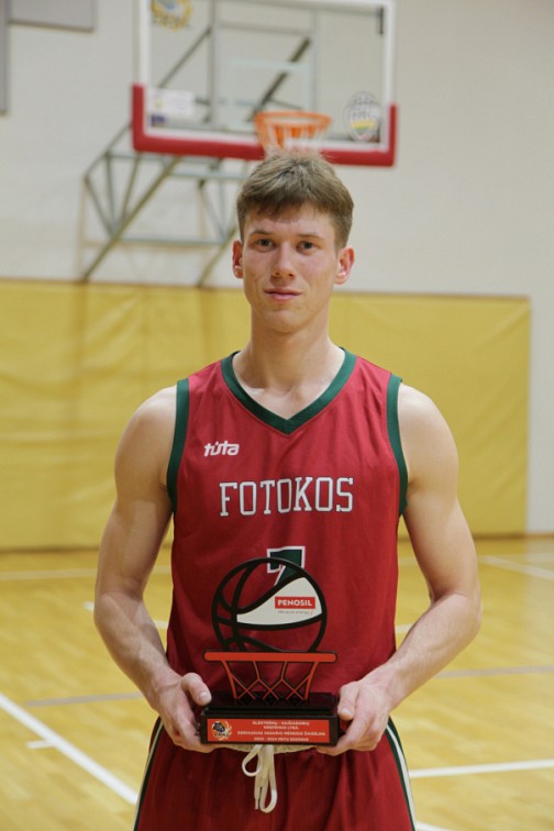 Prieš šias rungtynes buvo apdovanotas naudingiausias vasario mėnesio žaidėjas Tomas Šalna (nuotraukoje).