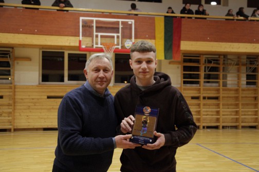 „Kaišiadorių ŠSC-Savex“ atstovas Matas Cibulskis (dešinėje) tapo ,,Sporto kalvė" MINI 1X1 nugalėtoju. 