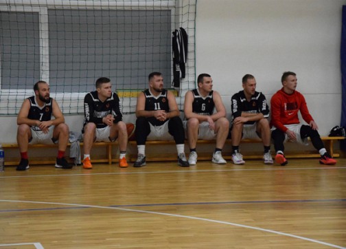 Komanda ,,Žemkausta" turėjo ilgą atsarginių suolelį, bet pergalės tai neatnešė. 