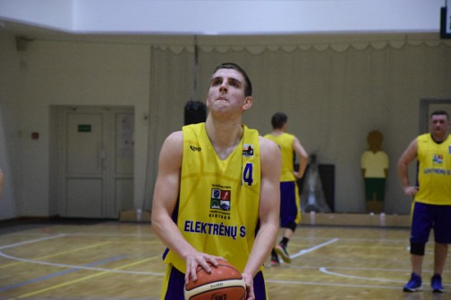 Naudingas Vaido Jukavičiaus sugrįžimas po traumos (nuotraukoje) nepadėjo komandai ,,Sporto centras" rimčiau pasipriešinti varžovams. 