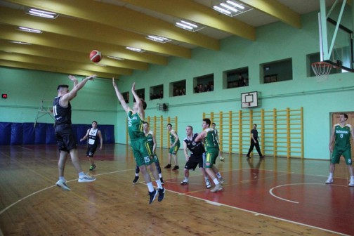 "Bauwerk-Boen" komandos lyderis Nr11 Raimondas Sadkauskas (atakuoja krepšį) buvo akylai saugomas ir surinko TIK 12 naudingumo balų ir suklydo NET 8 kartus.