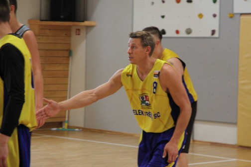  Konstantinas Bakanovas ( Nr.8 nuotraukoje) buvo vienas ,,Sporto Centro" komandos lyderių, bet to neužteko pergalei pasiekti. 