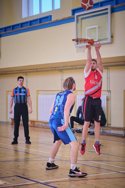 Lukas Kameneckas ,,Žiedas" (raudoni marškinėliai atakuoja krepšį) buvo naudingiausias rungtynių žaidėjas. 