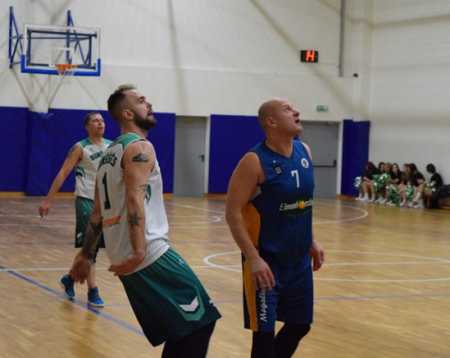 Rumšiškių komandos atstovas Lukas Piliponis (nuotraukoje nr. 1 balti marškinėliai) buvo naudingiausias rungtynių žaidėjas. 