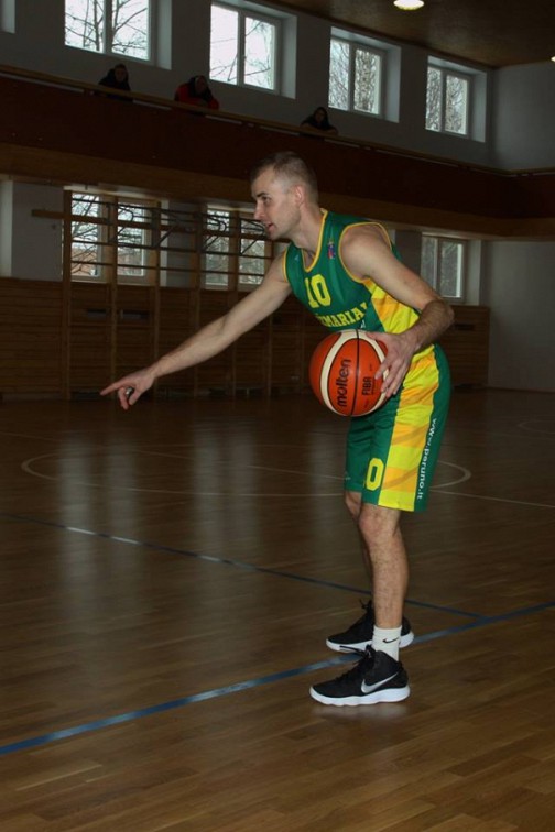 Arvydas Pūras nr.10 su kamuoliu buvo rezultatyviausias nugalėtojų gretose. 