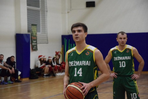 Rokas Ašmena (nr.14) puikią formą demonstruoja  ir ,,Vienybės" taurėje. 