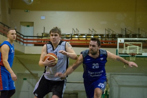 ,,Palomenė-Žemkausta" nr. 20 dešinėje Audrius Ščerba buvo rezultatyviausias savo komandos gretose. Šis žaidėjas pataikė visus savo mestus tritaškius bei sužaidė savo geriausias sezono rungtynes. 