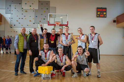 ,,Bauwerk-Boen" su čempionų taure bei kitais lygos remėjų įsteigtais prizais pozuoja fotografams. 