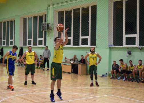 „Žiežmarių“ žaidėjas Tomas Vainoris (meta baudas) buvo naudingiausias savo komandoje. 